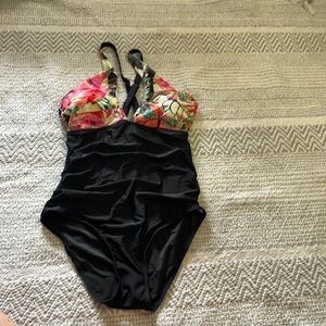 Floral plunge top Swimsuit with adjustable straps and removable padding size M